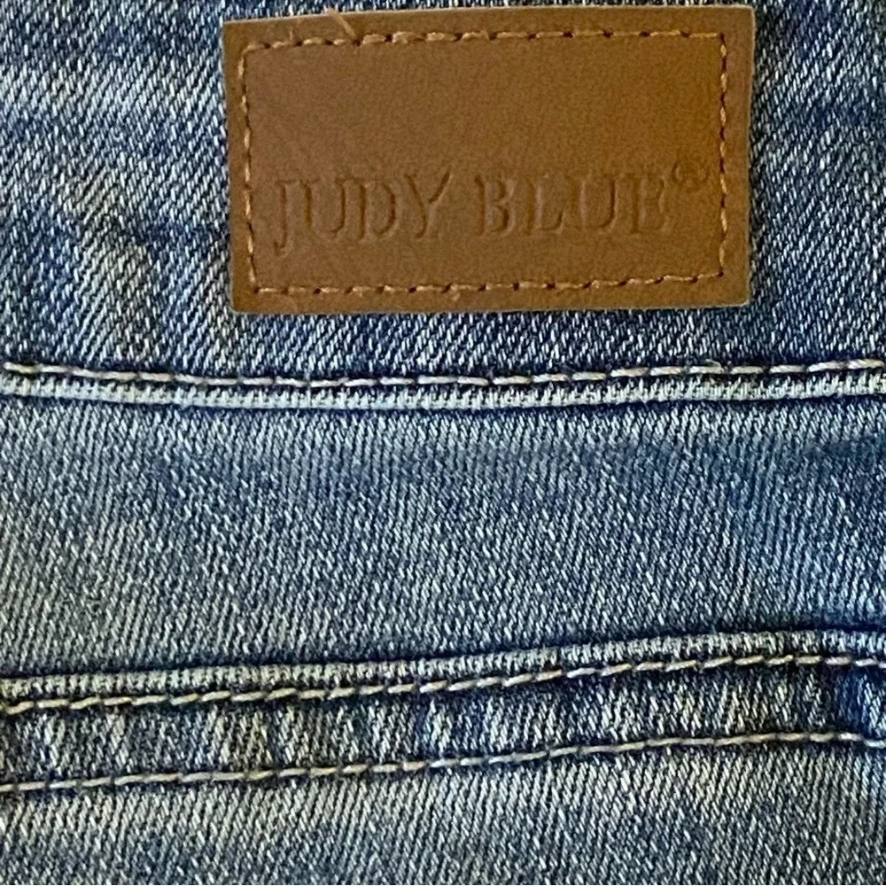 Judy Blue Size 29 Relaxed‎ Fit Jeans Distressed Whiskers Beach Splash Med Wash